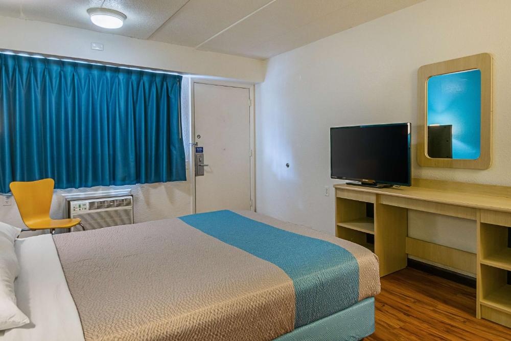 Motel 6-Knoxville, TN - North